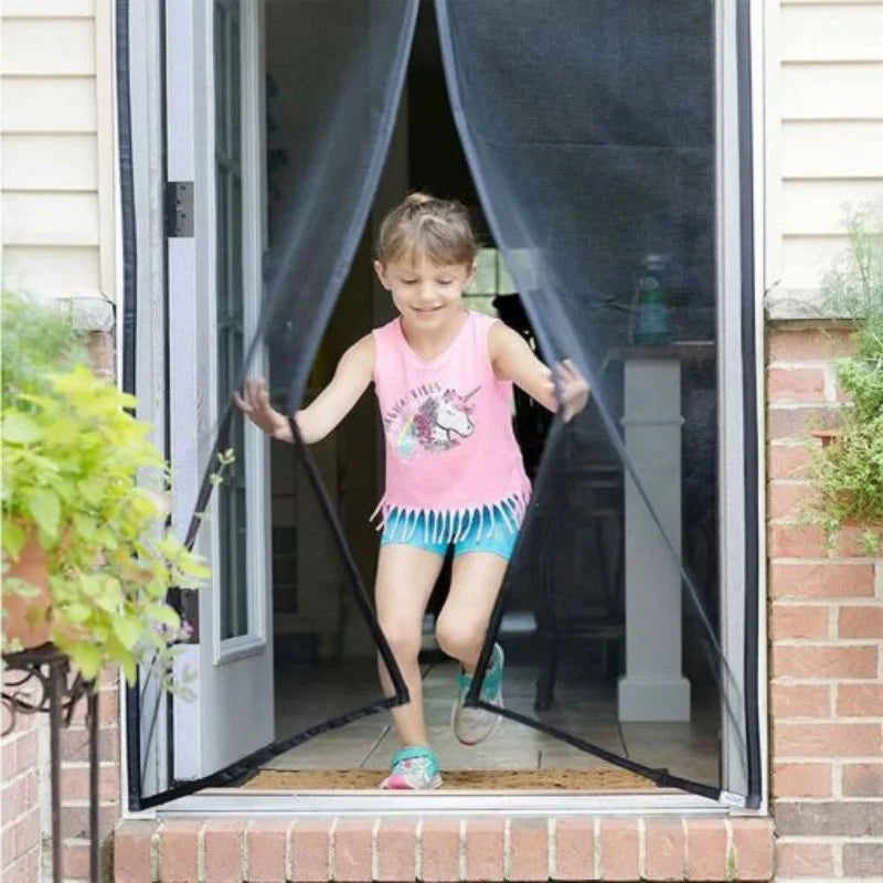 Hands-Free Retractable Magnetic Door Mesh